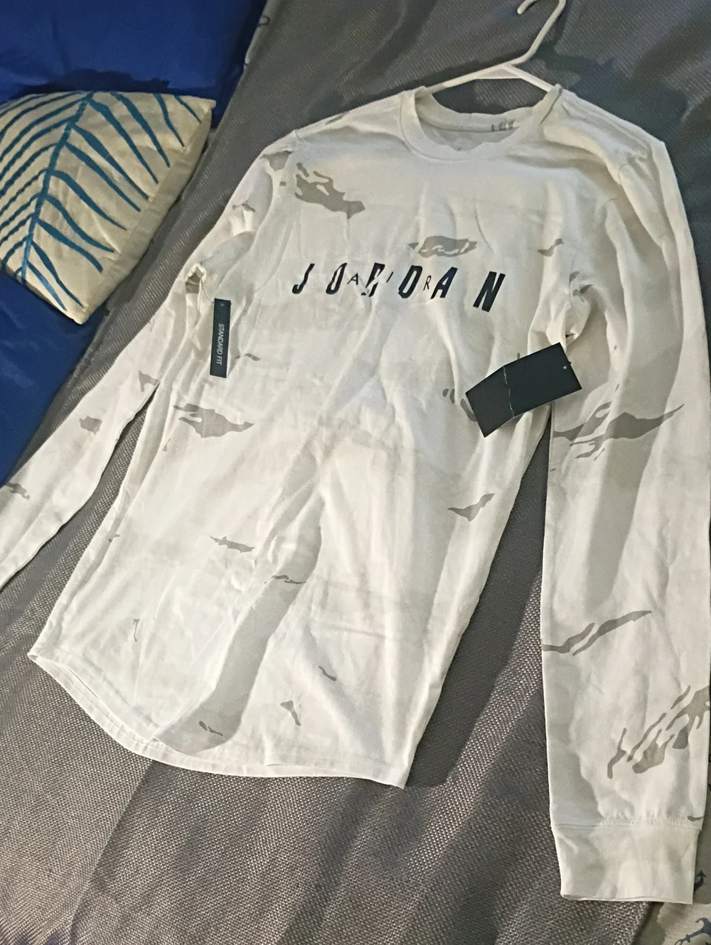 Jordan Long-Sleeve Camouflage Graphic Tee in Off-White and Light Gray
